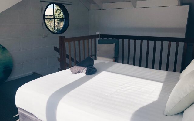 Port O Call Motel
