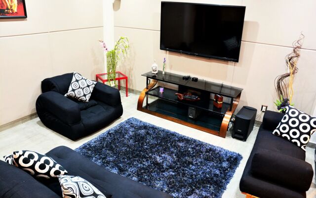 Shunya Apartment