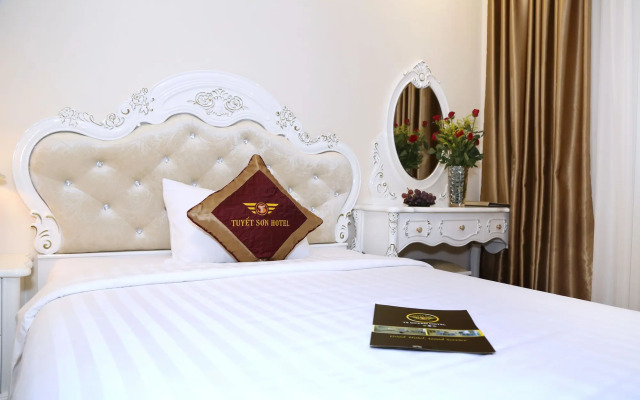 Tuyet Son Hotel