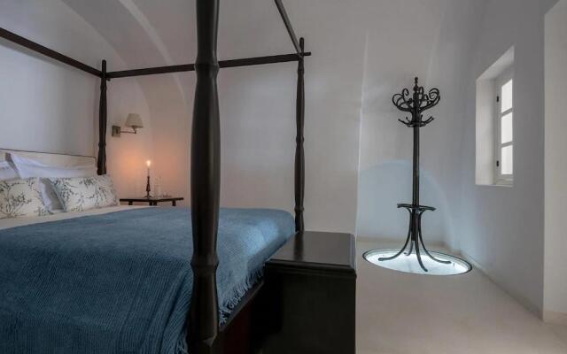 Casasantantonio 18th Century Luxury Mansion