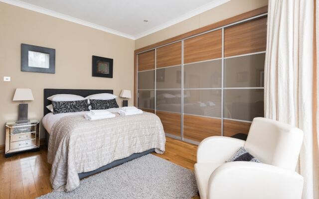 Designer Chelsea Family Home with Garden