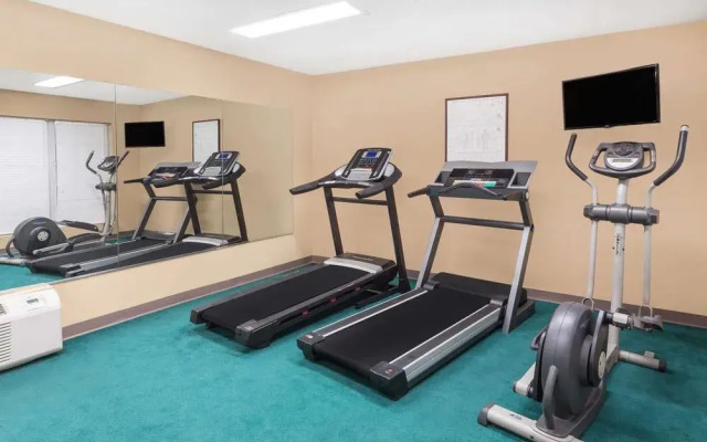 Baymont Inn & Suites Macon I-475