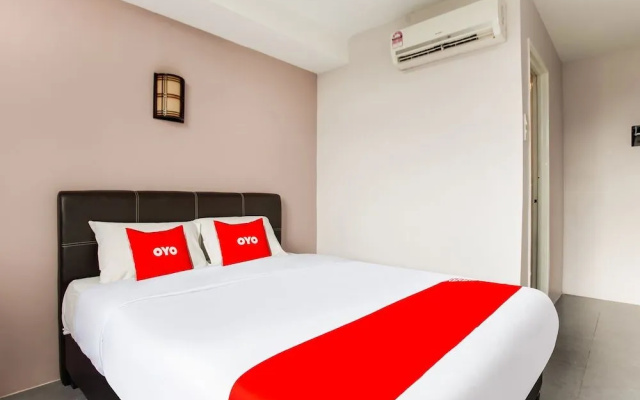 OYO 89631 988 Hotel
