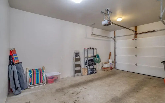 Moon Over Manzanita (MCA 1549)