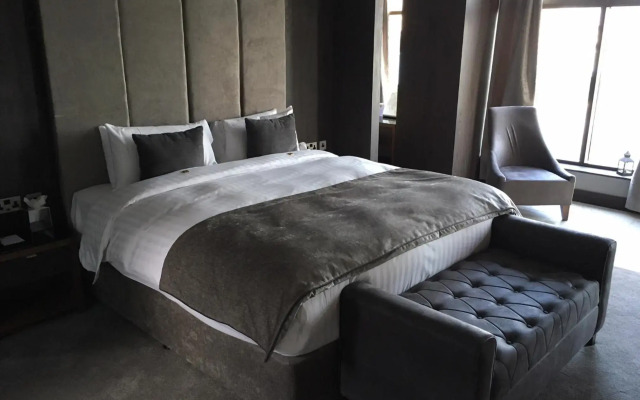 Ten Square Hotel