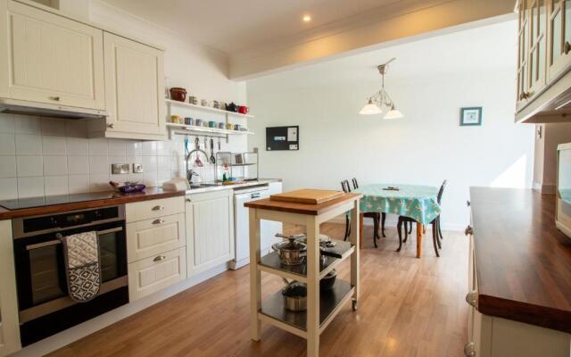 Spacious Home - Sea & Steam Train Views + Garden