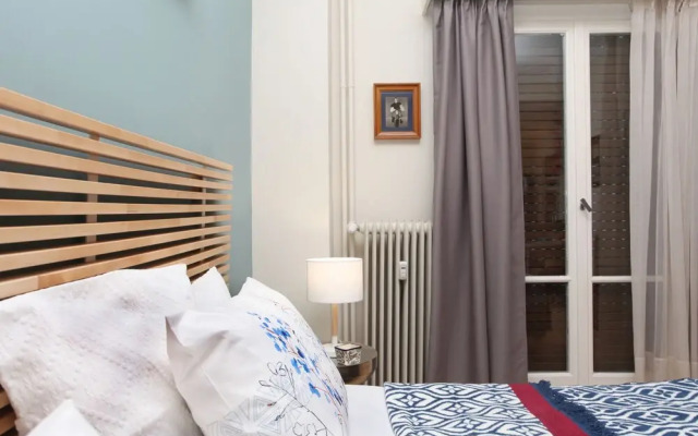 Stylish studio below the Acropolis