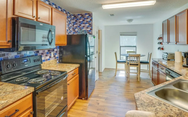 Tavares Retreat w/ Covered Patio & Private Yard