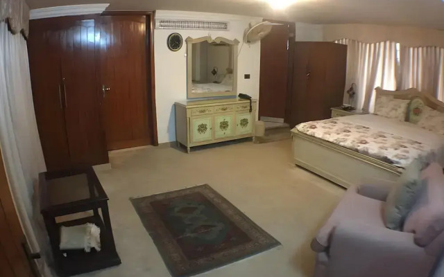 E Lodge Guest House