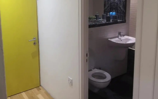 1 Bed Flat - Sleeps 2 - Parking - Wifi