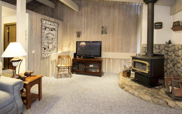 Mammoth Estates - 4 Seasons of Beauty w/ Amenities!
