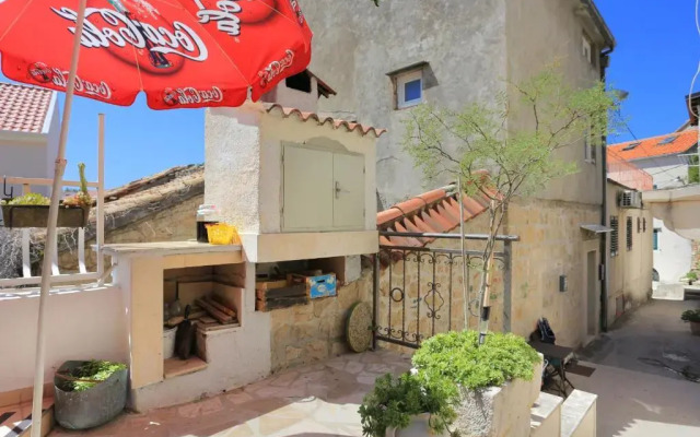 Apartments with WiFi Makarska - 19038