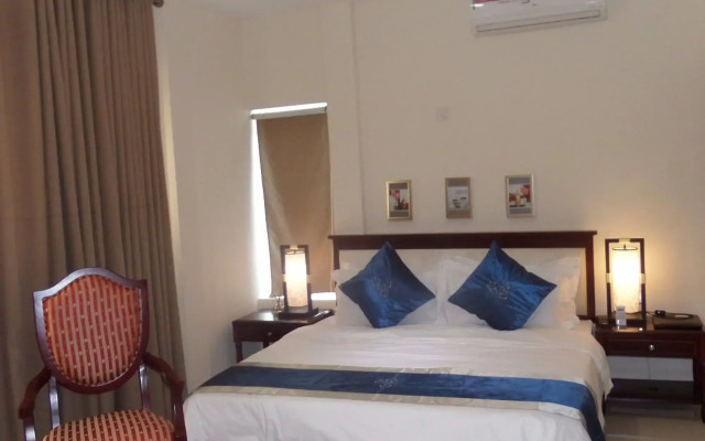 Rightgate Hotel & Suites