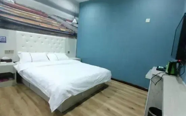 Kelly Hotel (Zhengzhou East High-speed Railway Station)