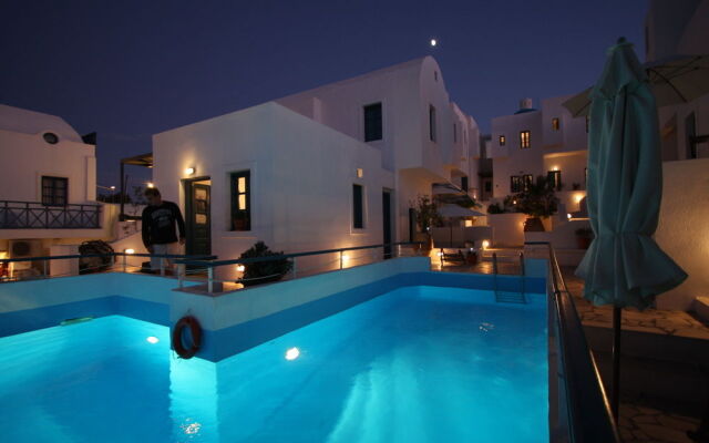 Oia's Sunset Apartments