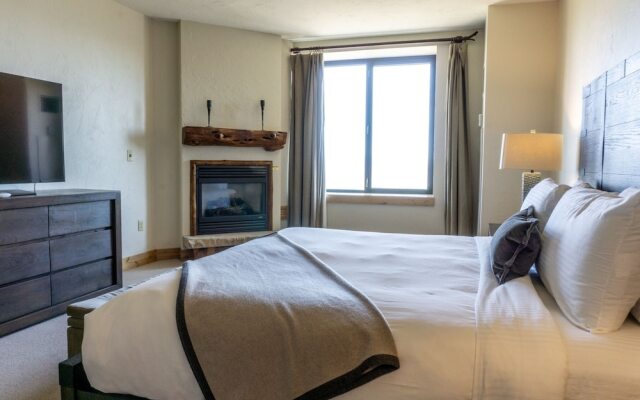 Four Bedroom Penthouse in Canyons Village by RedAwning