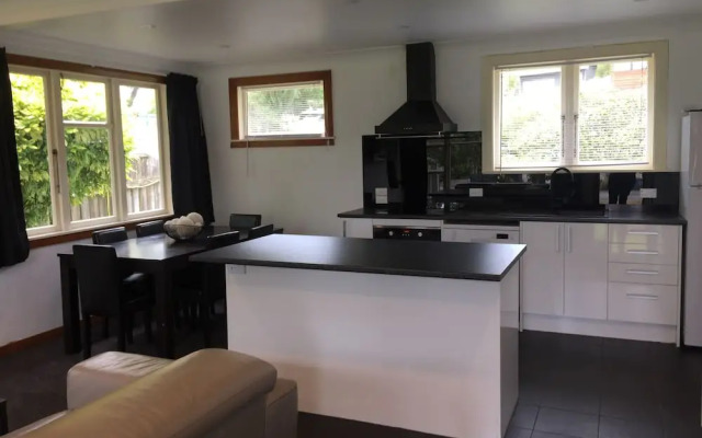 3 & 4 Bedroom Houses in Seaview Crescent