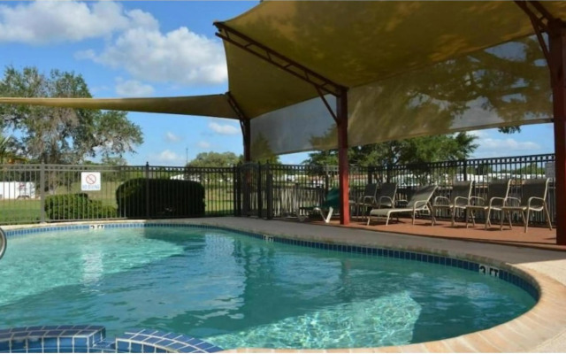 Hotel O Executive Inn & Suites Cuero Hwy 87