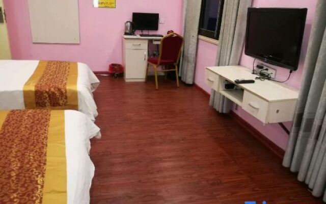 Qidong Baolian Fashion Inn