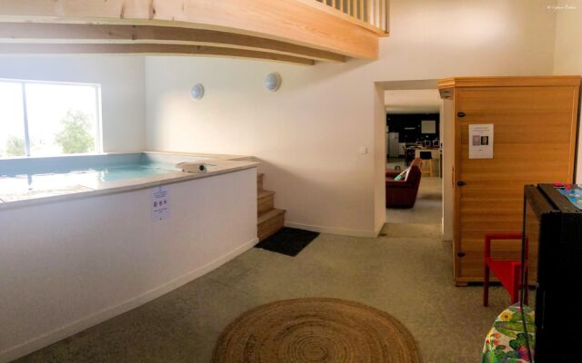 Villa With 5 Bedrooms in Panissières, With Indoor Pool, Enclosed Garden and Wifi - 56 km From the Slopes