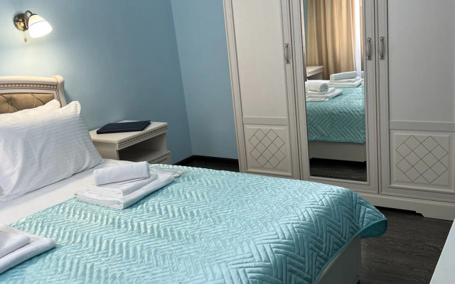 Дельфин-море (Сухум)