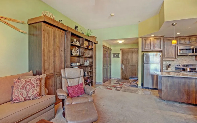 River Mnt Lodge E101