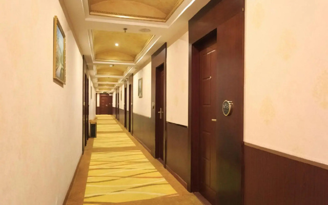 Tyrone Le Grand Large Hotel