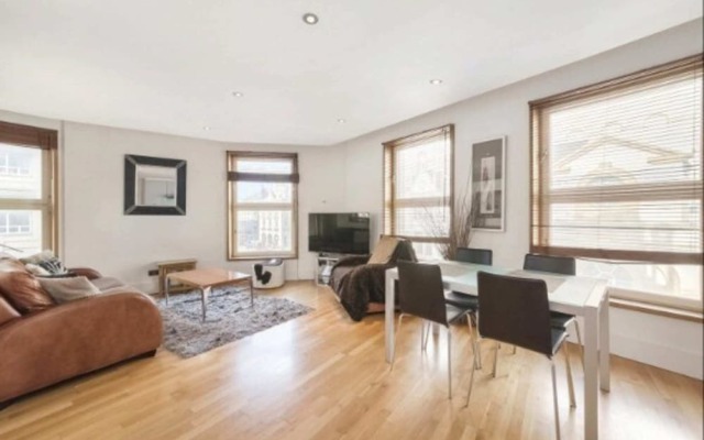 Luxury Flat with Panoramic View of Piccadilly Circus