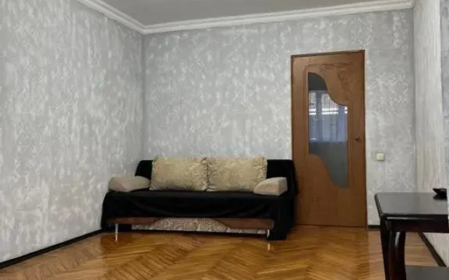 2-x комнатные апартаменты в центре Гагры, 1-я линия