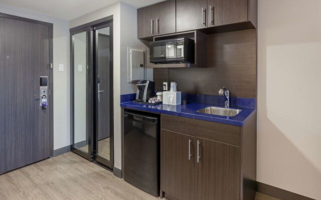 GLō Best Western Mississauga Corporate Centre