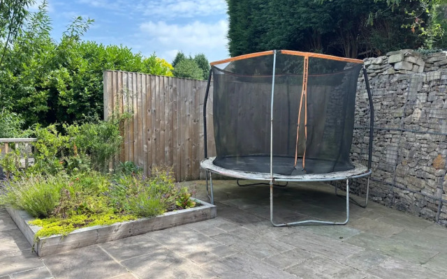 12 Guests - Hot Tub - Free Parking in Huddersfield
