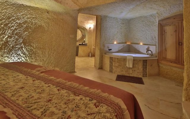 Golden Cave Suites