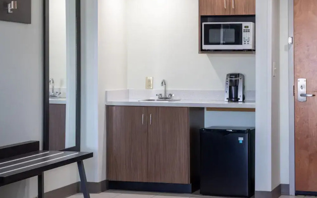 Holiday Inn Express Coventry S - West Warwick Area