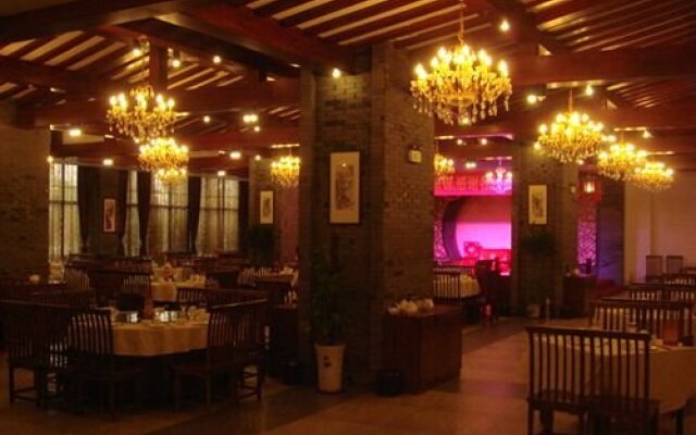 New Metropolis Hotel