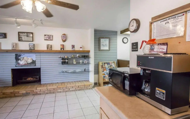 Deer Lodge Motel