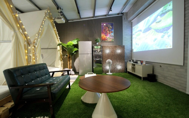 Mooon House