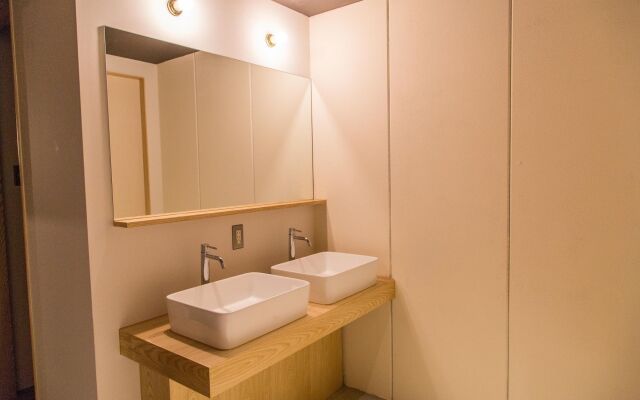 Aet Hotel