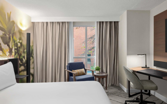 Novotel Toronto Centre - Image 7
