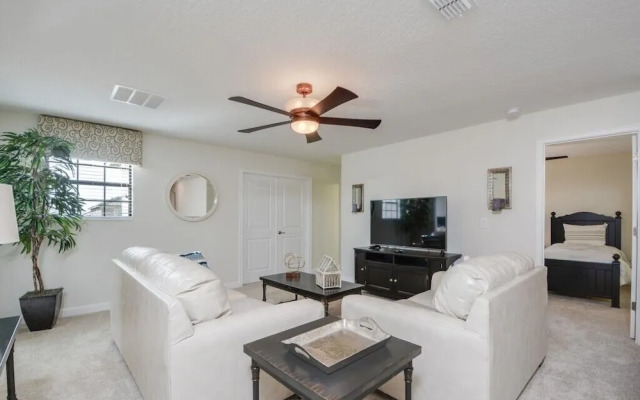 9153 Davenport - 8 Br Home