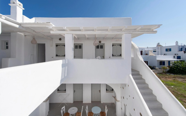 Zefi Hotel & Suites