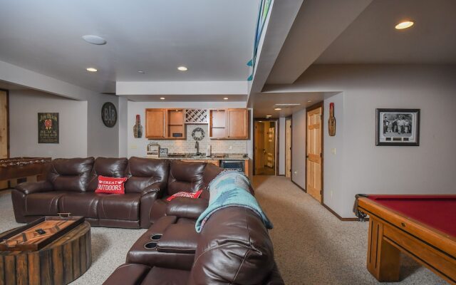 Hemlock Hideaway 6 Bedroom House