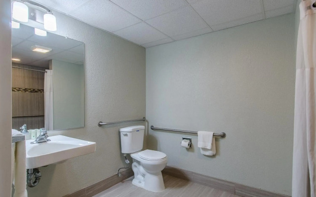 La Casa Inn & Suites - Middleboro