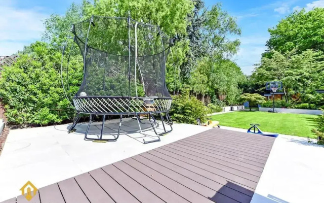 Charming Modern Chic Pad Summer House