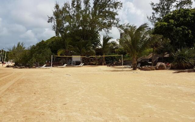 Azuri Apartment Beach and Pool