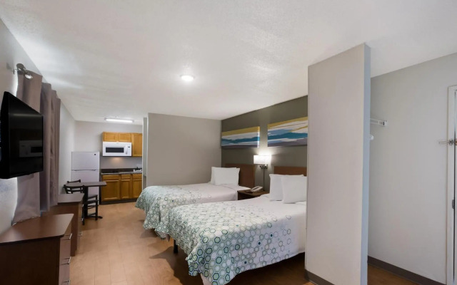 HomeTowne Studios by Red Roof Covington, GA