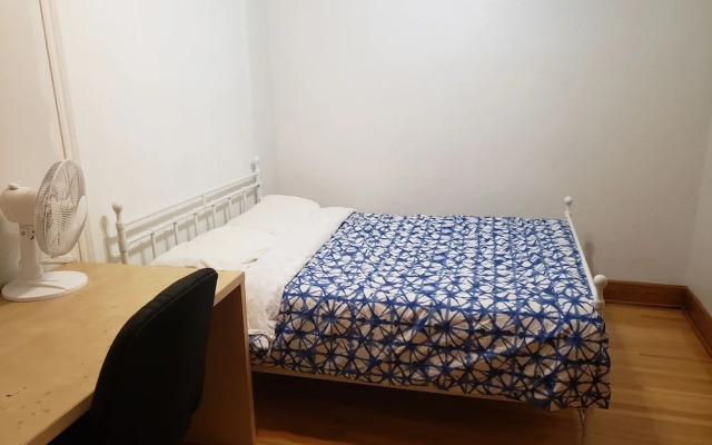 Apartment near Metro Monk Station