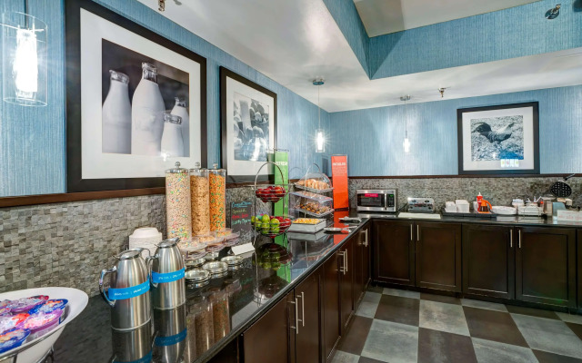 Hampton Inn State College