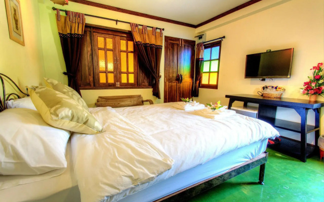 Baankeaw Huenkwan Boutique Hotel
