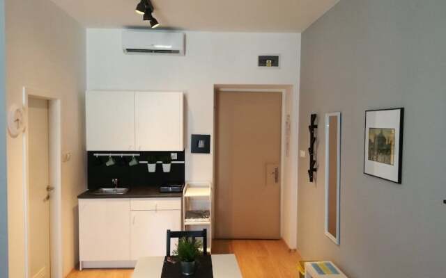 Urban Studio Apartment Adro In The City Center of Zagreb, With Parking