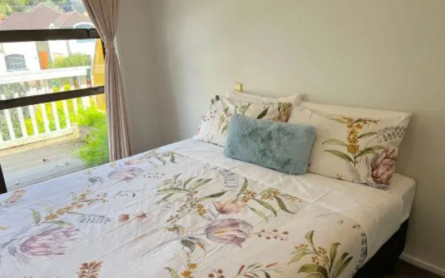 Remuera Spacious Holiday Home